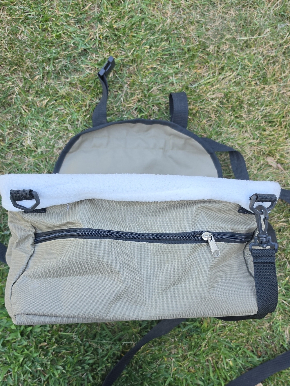 Per Car Seat Olive Green Bag with Front Zip Pocket